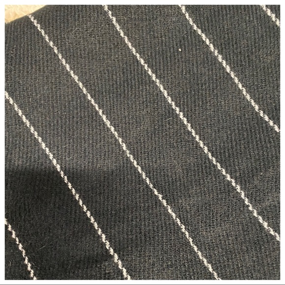 Beautiful black and white scarf - Picture 4 of 4